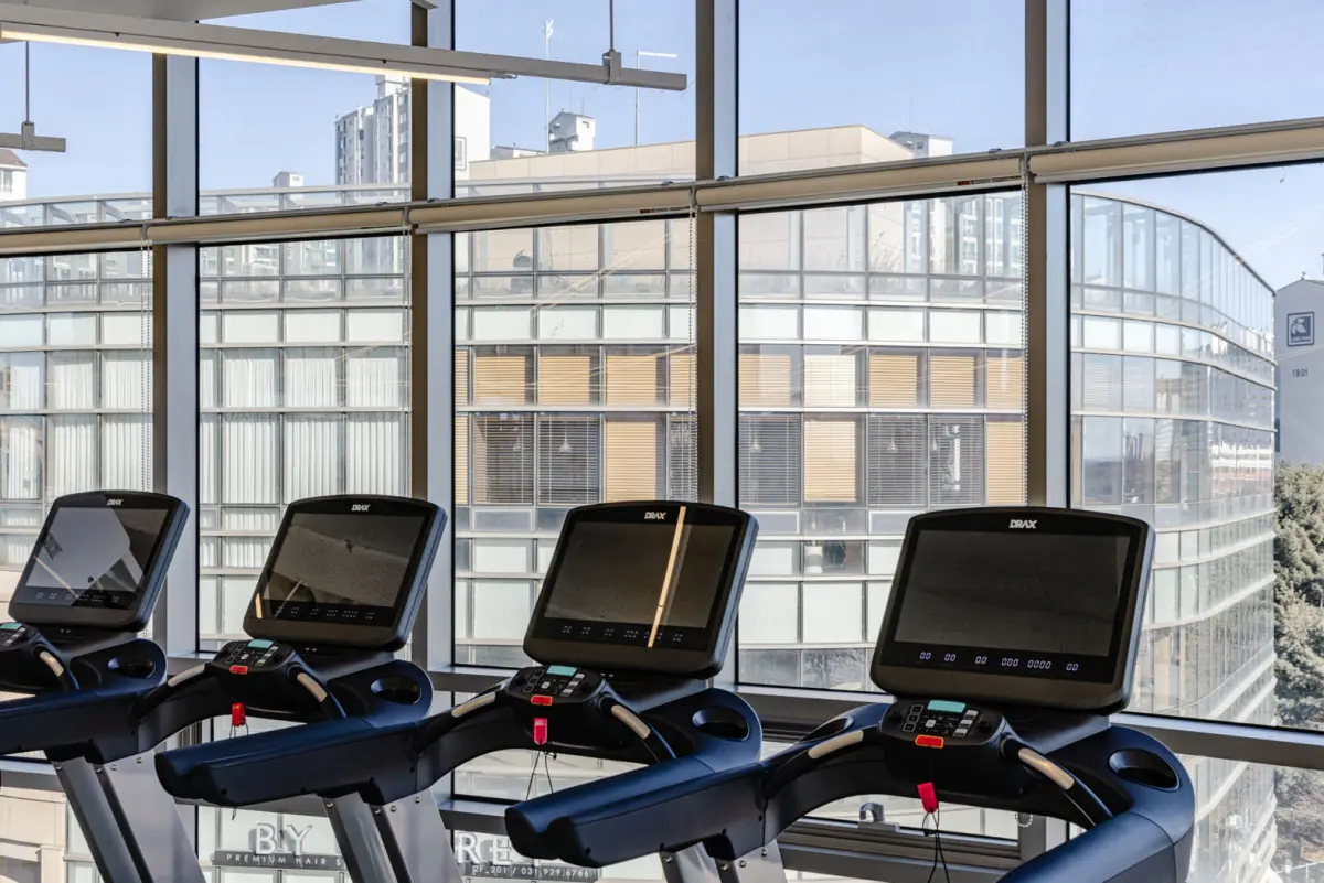 도심 뷰 러닝이 가능한 프리미엄 피트니스